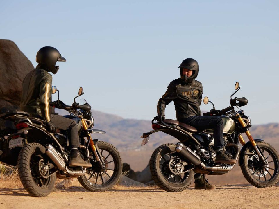 Triumph Scrambler 400 X e Speed 400